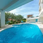 Family-friendly With Swimming Pool Brela, Makarska - 20065 Apartament