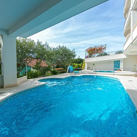 Family Friendly With A Swimming Pool Brela, Makarska - 20065 Apartment