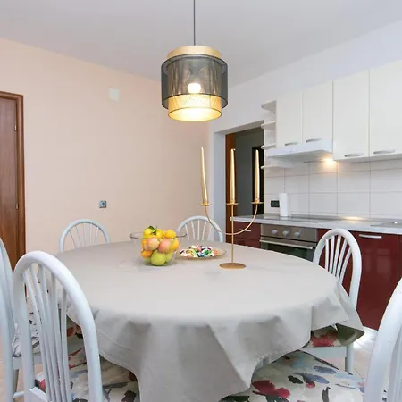 Family Friendly With A Swimming Pool Brela, Makarska - 20065 Apartment Brela