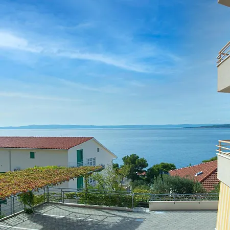 Family Friendly With A Swimming Pool Brela, Makarska - 20065 Apartment