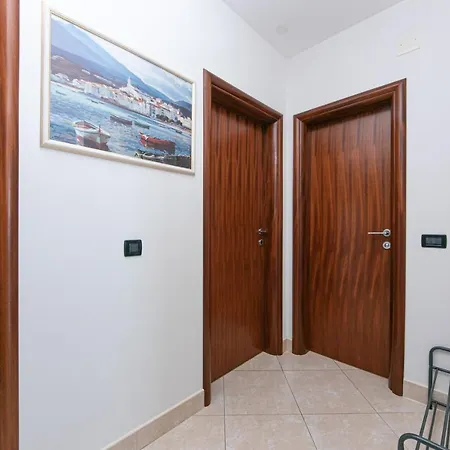 Family Friendly With A Swimming Pool Brela, Makarska - 20065 Apartment