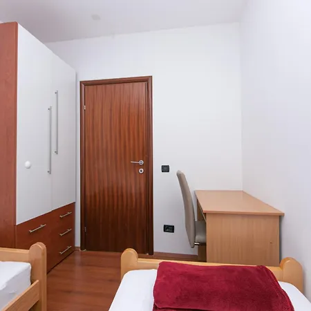 Apartment Family Friendly With A Swimming Pool Brela, Makarska - 20065 Brela