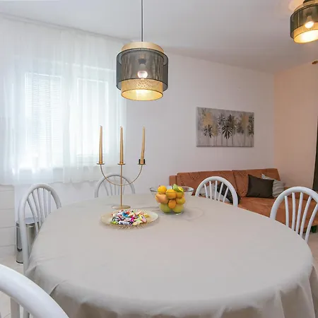 Family Friendly With A Swimming Pool Brela, Makarska - 20065 Apartment *