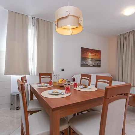 Apartment Family Friendly With A Swimming Pool Brela, Makarska - 20065 *